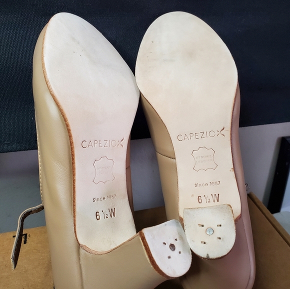 CAPEZIO Womens Manhattan Character Shoe Size 6.5 W - Picture 9 of 10